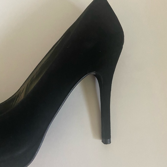 Stuart Weitzman Black Suede Pumps! Like New! - Picture 11 of 14